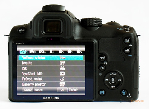 Samsung NX10: vítězný nováček