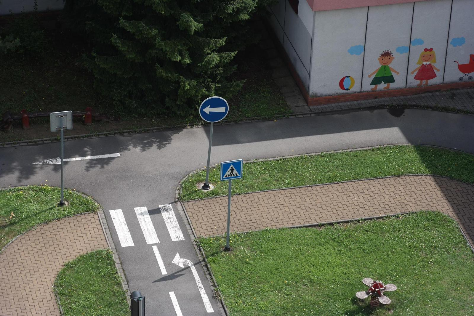 Jupiter-9 85mm F2.0 (M39)