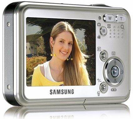 Samsung Digimax i50 umí i MP3ky