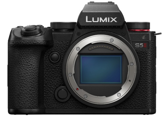 Panasonic Lumix S5 II dostává fázový AF, aktivní IS i ventilátor
