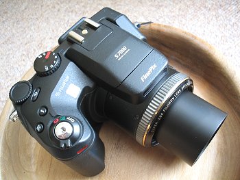 Fujifilm S7000: šestimegapixel s šestinásobným optickým zoomem