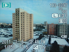 Fujifilm FinePix F300EXR: klame tělem