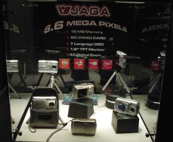 CeBIT 2004: Jaga není jen baba