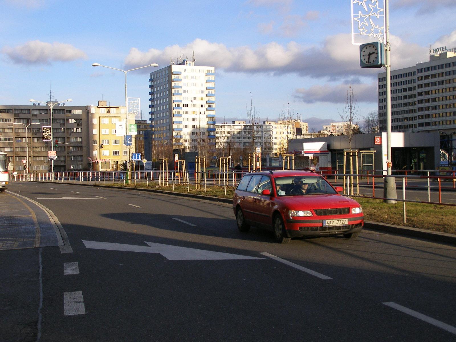 Malý ultrazoom Olympus SP-500
