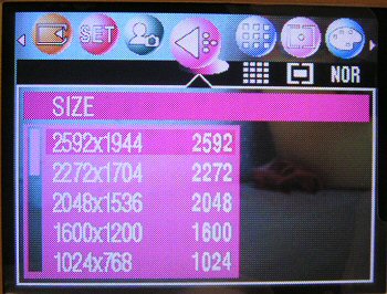 Digimax V50: pětimegapixel s výklopným displejem