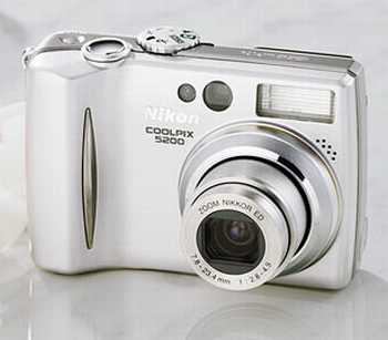 Čtyř a pětimegové kompakty od Nikonu budou v prodeji počátkem léta