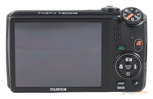 Fujifilm FinePix F300EXR: klame tělem