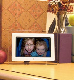 Fotorámečky EDGE TECH CORP přehrají hudbu i video