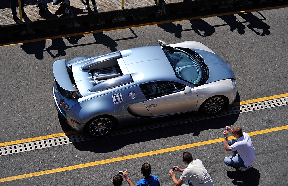 Foto okolo kol 10: Horký asfalt