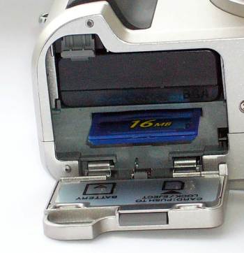 Panasonic Lumix DMC-FZ2: Dvoumegové EVFko s excelentní optikou