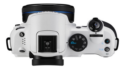 Samsung NX10 bude i v bílé barvě