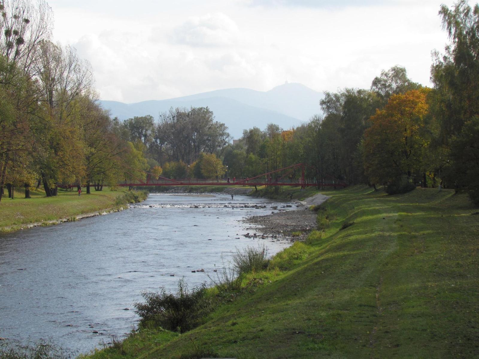 Canon PowerShot SX30 IS: sebevědomý rekordman