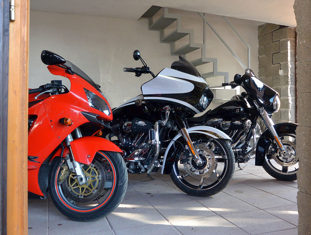 Foto okolo kol 16: Garáže, muzea, interiéry