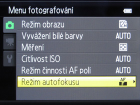 Nikon Coolpix S9100: rudý bojovník