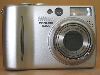 Coolpix 5200: stylový "chytrý" automat