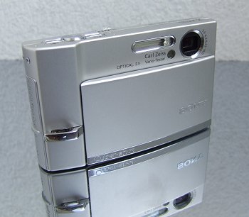 Sony T30: Další verze povedené stabilizované placatky