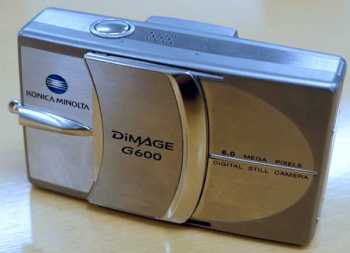 CeBIT 2004: Konica Minolta předvedla i plavky