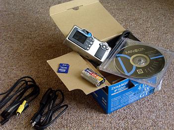 Minolta DiMAGE F100: Stříbrný elegán