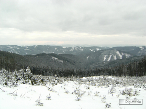 FinePix F480: levný kompakt se širokoúhlým objektivem