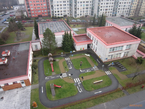 Canon IXUS 200 IS: poprvé dotykově