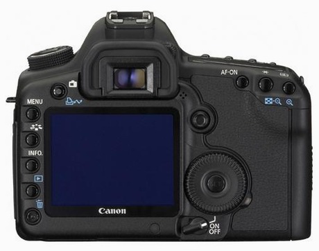 Canon EOS 5D Mark II se snímáním HD videa a 21MPx snímačem