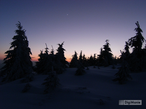 FinePix F480: levný kompakt se širokoúhlým objektivem