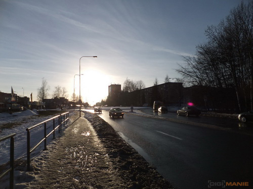 Fujifilm FinePix F300EXR: klame tělem