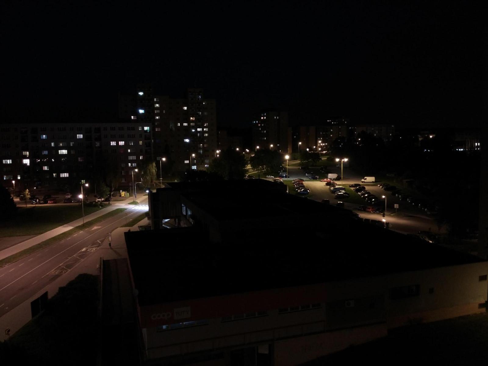 Kompakt nebo smartphone? Co za 4500 Kč fotí lépe?