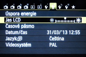 Canon EOS M: první pokus