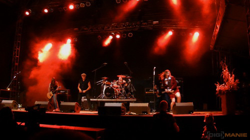 Nikon Coolpix S9100: rudý bojovník