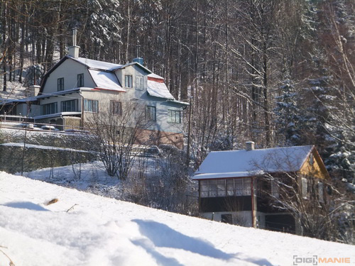 Fujifilm FinePix F300EXR: klame tělem