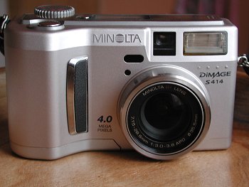 Minolta DiMAGE S414: robustní a velmi levný čtyřmegapixel