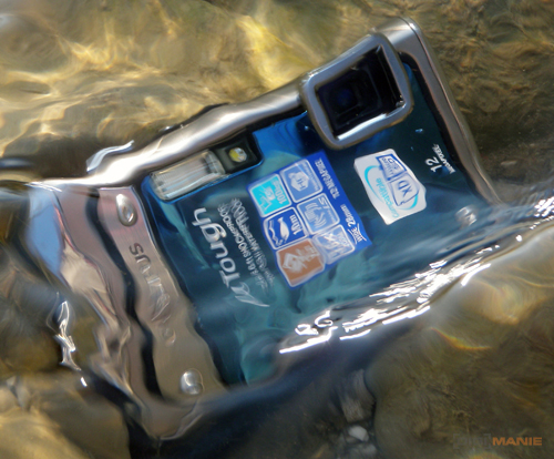 Olympus mju Tough 6000 vs. 8000: 10 proti 12