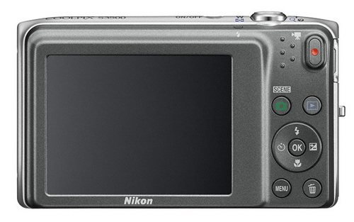 Kompaktní Nikon Coolpix S3500 se 7× zoomem