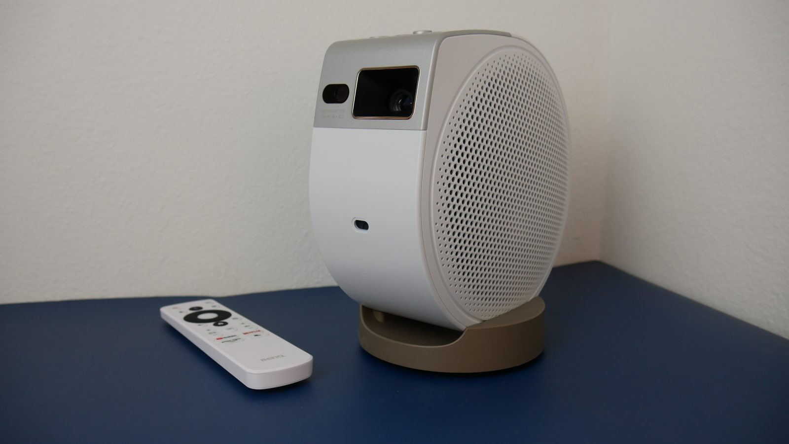 Recenze projektoru BenQ GV32: Domácí kino z pohodlí postele