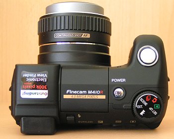 Kyocera M410R: síla šedesátinásobného přiblížení černé krasavice