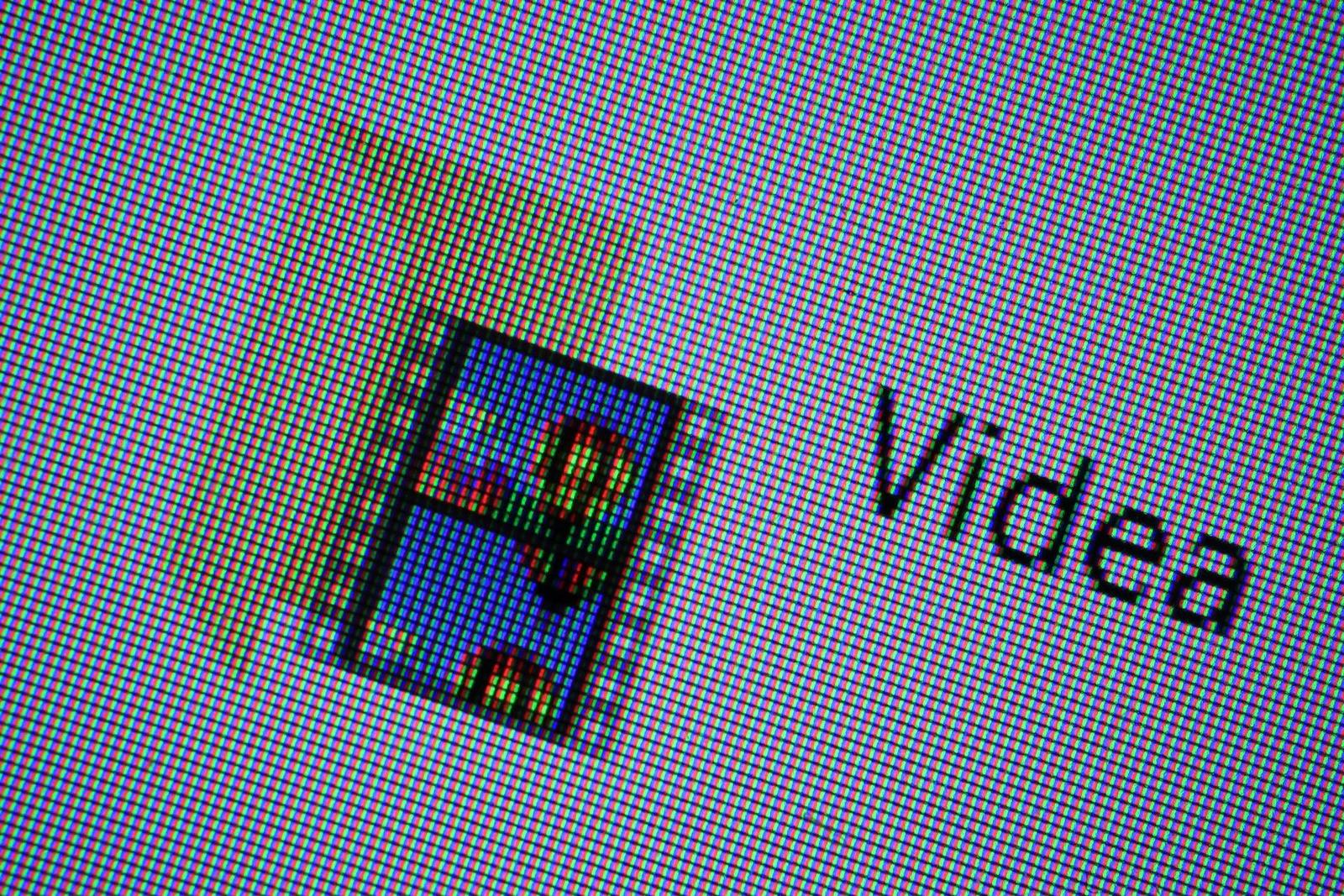 Canon EF-M 28mm f/3.5 Macro IS STM