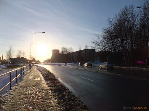 Fujifilm FinePix F300EXR: klame tělem