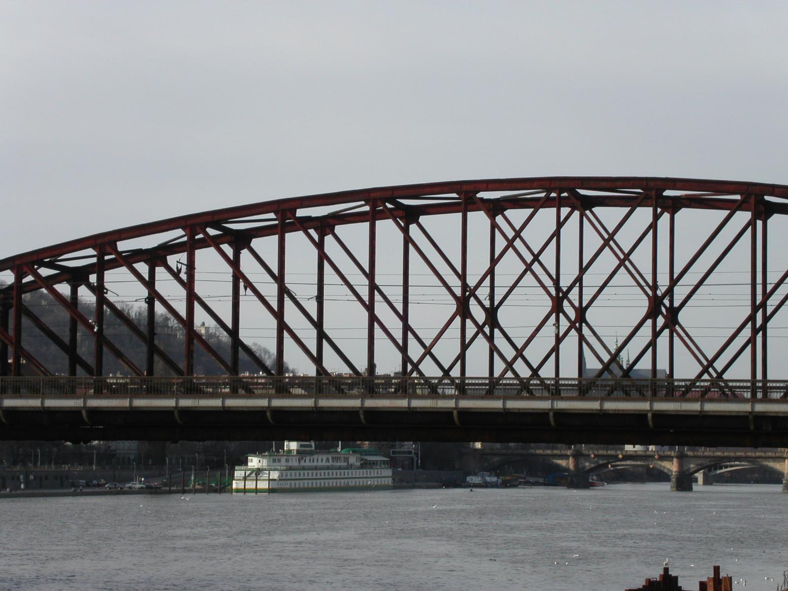 Minolta DiMAGE F100: Stříbrný elegán