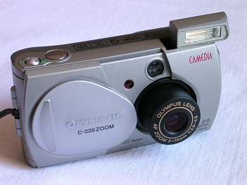 Olympus C-220Z: Fotoaparát s rodokmenem