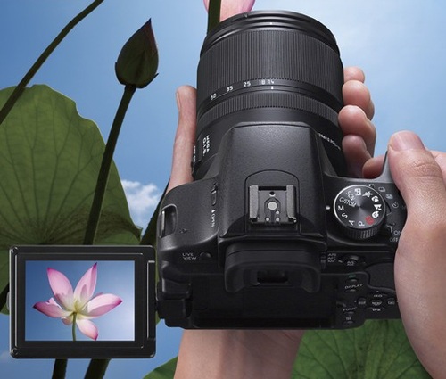 Panasonic představuje novou zrcadlovku i objektivy