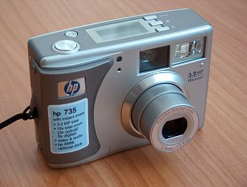 HP Photosmart 735: jednoduchý foťáček s bohatým příslušenstvím!