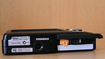 Coolpix S3: Malý tenký černý automat