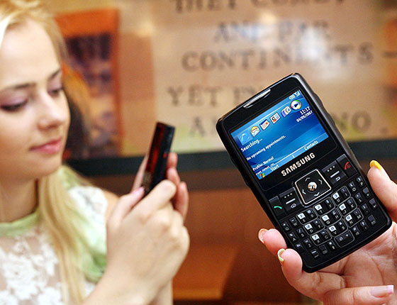 Komunikátor Samsung SGH-i320 s digitálem a QWERTy klávesničkou