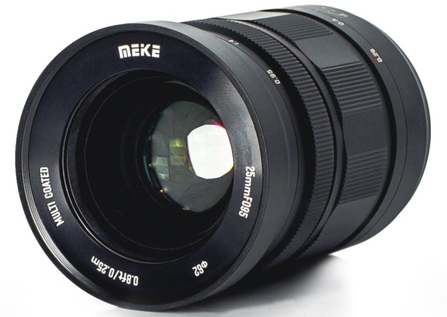 Meike uvedlo extrémně světelný APS-C objektiv 25mm F0.95