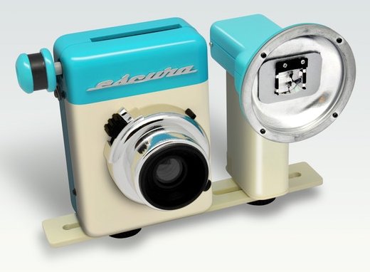 Escura Instant 60s, plně mechanický instantní fotoaparát