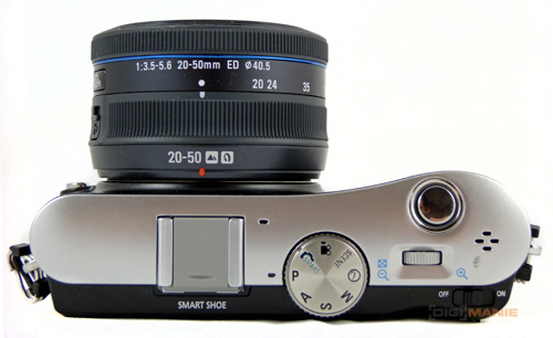 Samsung NX100: "zrcadlovka" do kapsy