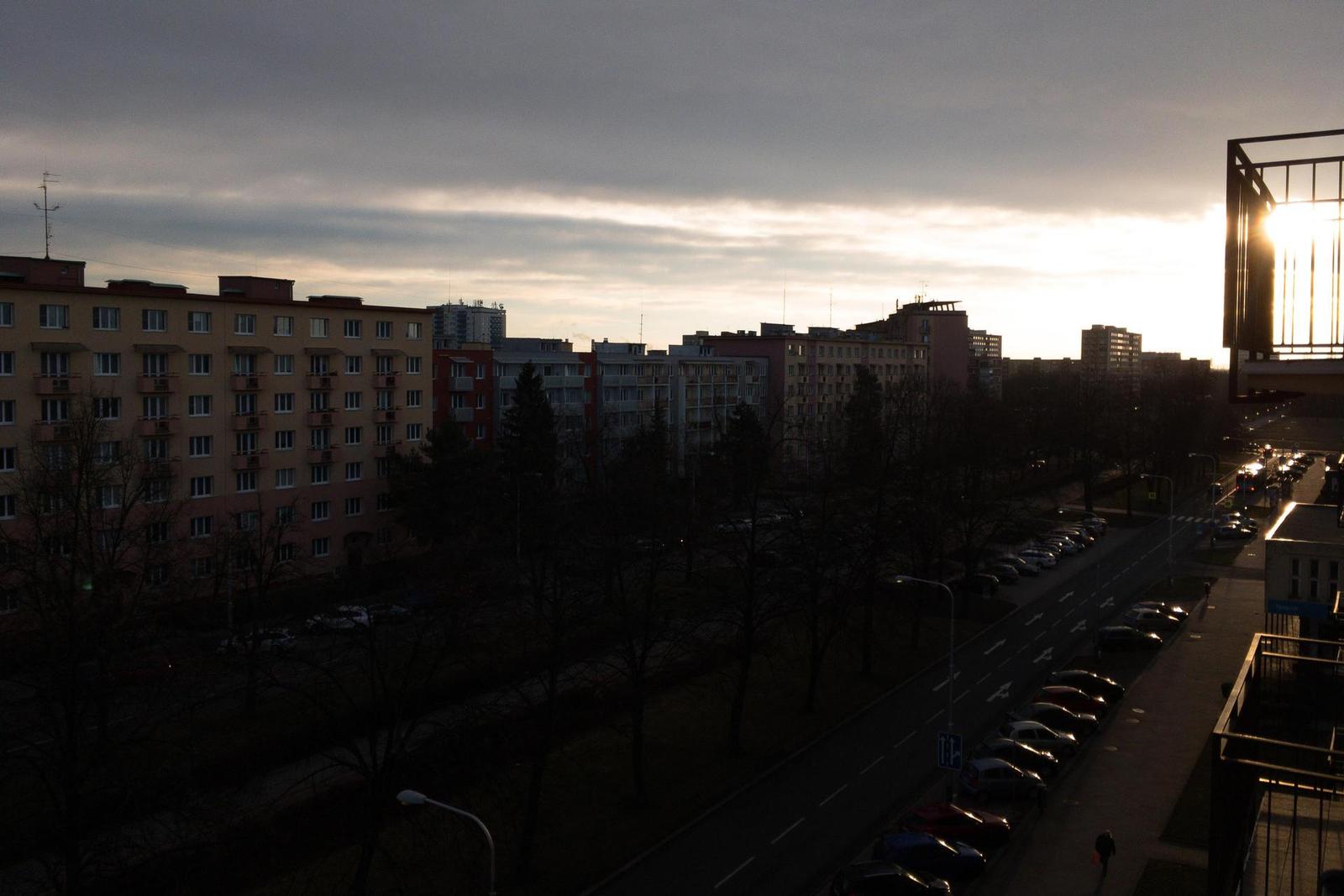 iPhone vs. staré APS-C: co má vyšší dynamický rozsah?