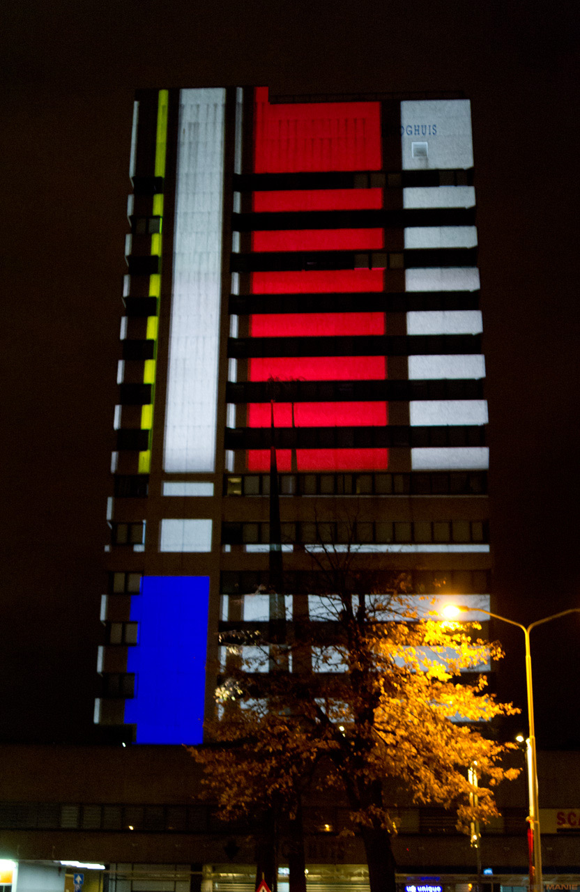 GLOW 2013: umělecká světelná show