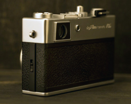 Yashica Y35 digiFilm je dle uživatelů příšerný fotoaparát